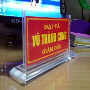 Biển Chức Danh Mica Để Bàn