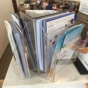 Kệ mica trưng bày sản phẩm