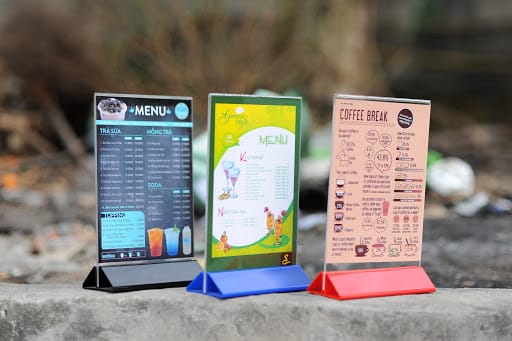 Menu mica đế tam giác ba mặt — mẫu 2