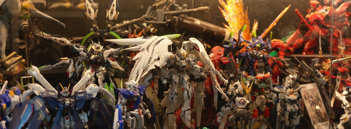 Bộ sưu tập nhiều mô hình Gundam trưng bày cạnh nhau