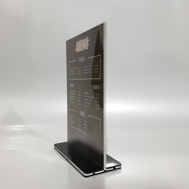 Menu mica chữ T in nền tối cắm vào đế mica đen ghép lớp có viền trắng